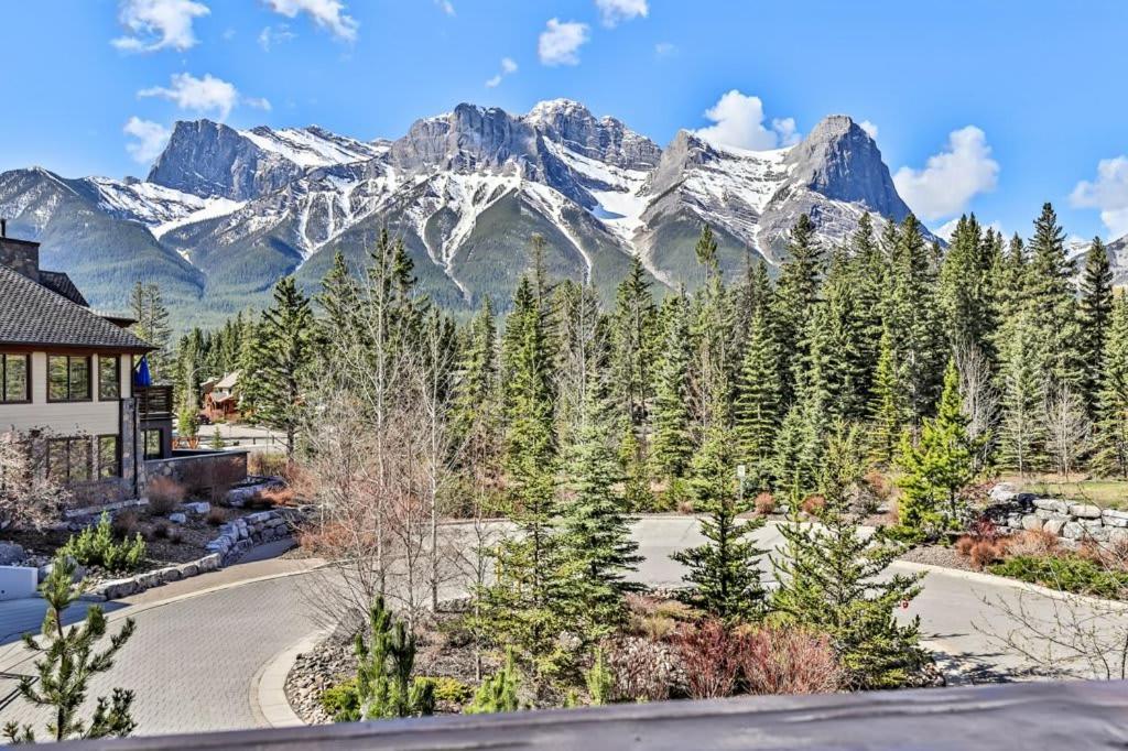 Revel Guest House - The Place For Merriment Canmore Exterior foto